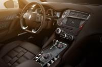 Interieur_Citroen-DS5-White-Pearl_18
                                                        width=