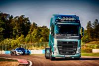 Exterieur_Comparatif-Camion-Volvo-VS-Koenigsegg_5