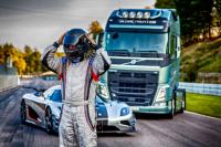 Exterieur_Comparatif-Camion-Volvo-VS-Koenigsegg_2