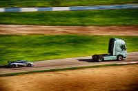 Exterieur_Comparatif-Camion-Volvo-VS-Koenigsegg_7