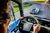 Interieur_Comparatif-Camion-Volvo-VS-Koenigsegg_13