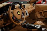 Interieur_Ferrari-California-V8_25
                                                        width=