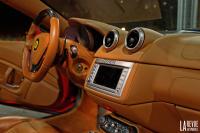 Interieur_Ferrari-California-V8_27
                                                        width=