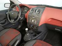 Interieur_Ford-Fiesta_22