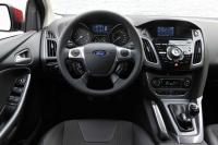 Interieur_Ford-Focus-2011_25