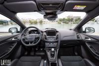 Interieur_Ford-Focus-RS-Vs-Volkswagen-Golf-R_29
                                                        width=