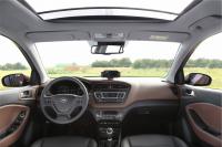 Interieur_Hyundai-i20-2015_14