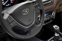 Interieur_Hyundai-i20-2015_18