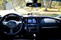 Interieur_Infiniti-FX-30d-S-Black-White_27