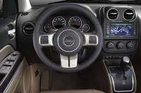 Interieur_Jeep-Compass-2011_37