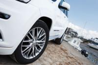 Exterieur_Jeep-Grand-Cherokee-Summit-Signature_0
                                                        width=