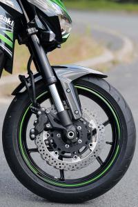 Interieur_Kawasaki-Z800-2014_18