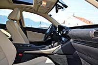 Interieur_Lexus-IS-300h-Hybride_29