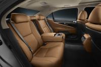 Interieur_Lexus-LS-600H_20
                                                        width=