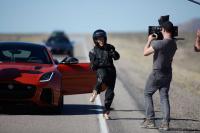 Interieur_LifeStyle-Jaguar-F-Type-SVR-Michelle-Rodriguez_14