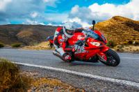 Exterieur_LifeStyle-Pneus-Bridgestone-Battlax-S21_0