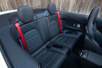 Interieur_Mercedes-AMG-C-43-Cabriolet_26