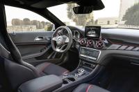 Interieur_Mercedes-AMG-GLA45-2017_34