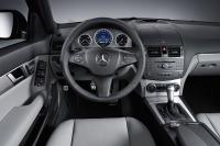 Interieur_Mercedes-C_57