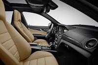 Interieur_Mercedes-C63-AMG-2011_16