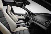 Interieur_Mercedes-C63-AMG-Break_12
                                                        width=