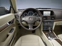 Interieur_Mercedes-Class-E-2009-Coupe_9