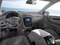 Interieur_Mercedes-R_55