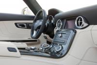 Interieur_Mercedes-SLS-AMG-Roadster_32