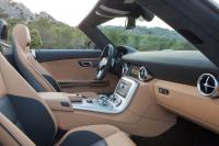 Interieur_Mercedes-SLS-AMG-Roadster_35