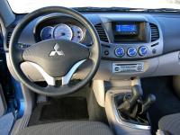 Interieur_Mitsubishi-L200_38