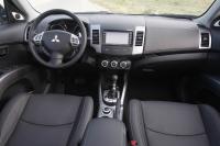 Interieur_Mitsubishi-Outlander-2011_28