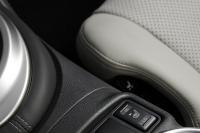 Interieur_Nissan-370Z-2011_33
                                                        width=