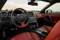 Interieur_Nissan-GT-R-2013_19
                                                        width=