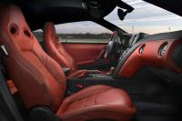 Interieur_Nissan-GT-R-2013_16