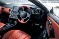 Interieur_Nissan-GTR-2013_19