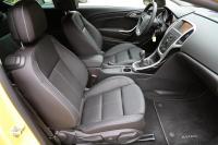 Interieur_Opel-Astra-GTC-2014_30