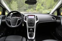 Interieur_Opel-Astra-GTC-2014_27