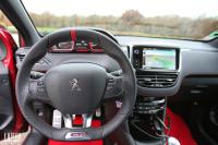 Interieur_Peugeot-208-GTi-30th-2015_24