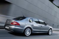 Exterieur_Skoda-Superb-2008_23