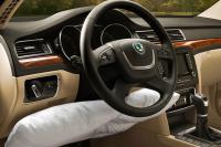 Interieur_Skoda-Superb-2008_57
                                                        width=