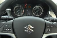 Interieur_Suzuki-Kizashi-2013_21