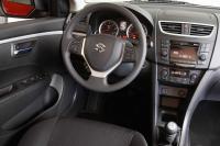 Interieur_Suzuki-Swift-2011_37