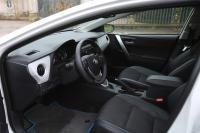 Interieur_Toyota-Auris-Touring-Sports-Hybride_13