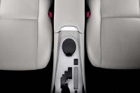 Interieur_Toyota-Avensis-2012_12