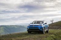 Exterieur_Toyota-RAV4-Hybride-4x4-2015_9