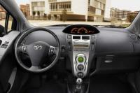 Interieur_Toyota-Yaris-2010_14