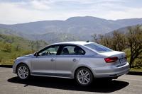 Exterieur_Volkswagen-Jetta-2014_10