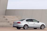 Exterieur_Volkswagen-Passat-2011_2
                                                        width=