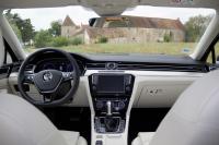 Interieur_Volkswagen-Passat-SW-TDI-240_14
                                                        width=