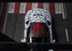 Maserati MC20 avec une signature de Sir Stirling Moss